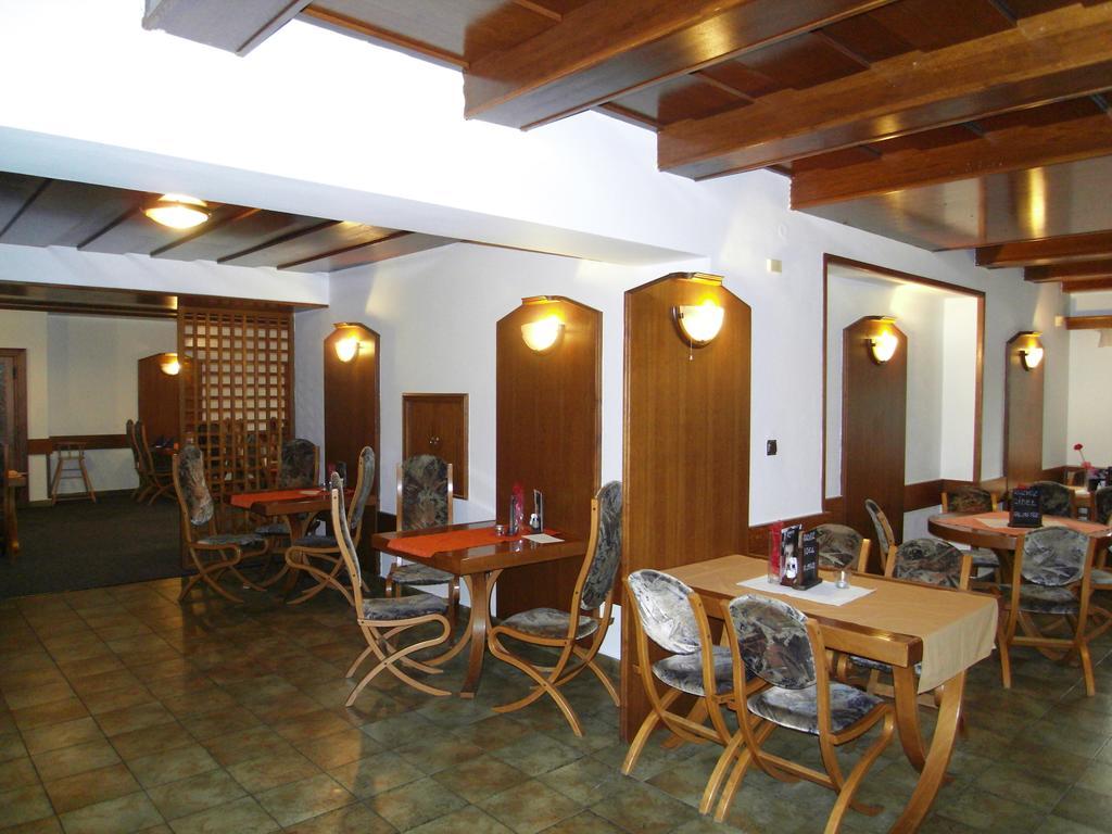 Penzion A Restaurace U Veterana Frenštát pod Radhoštěm Exterior foto
